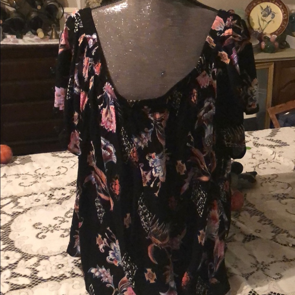 Like New Floral, off shoulder